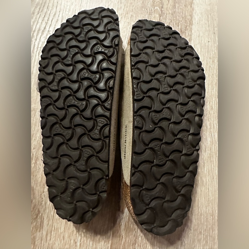 Worn once like new Birkenstock Arizona Soft Footbed sandals